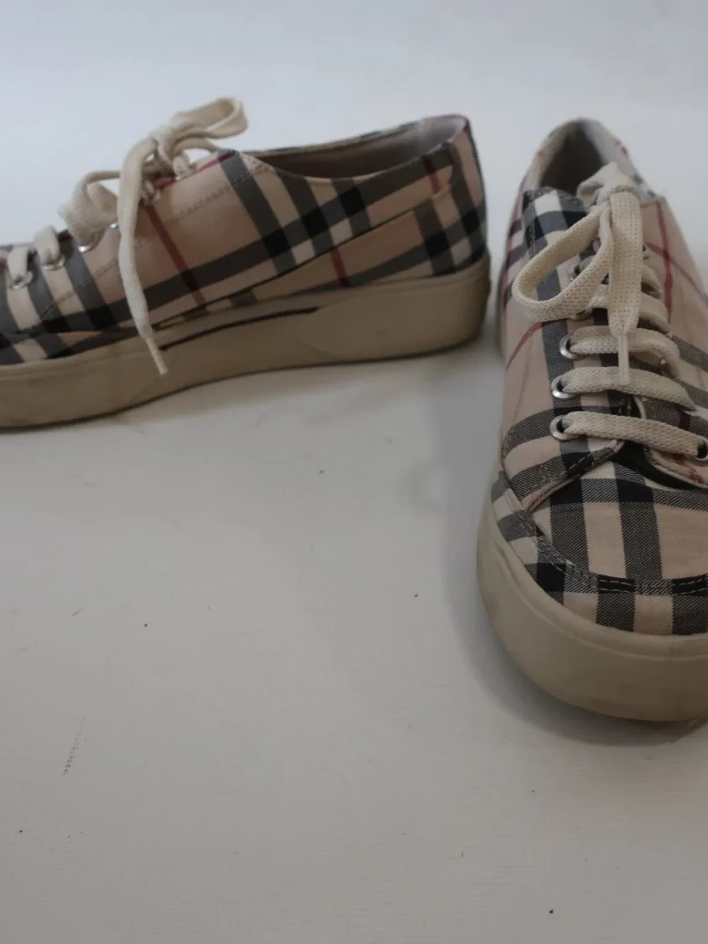 Women Burberry Beige, Black, Red Plaid Sneakers 39/US 9